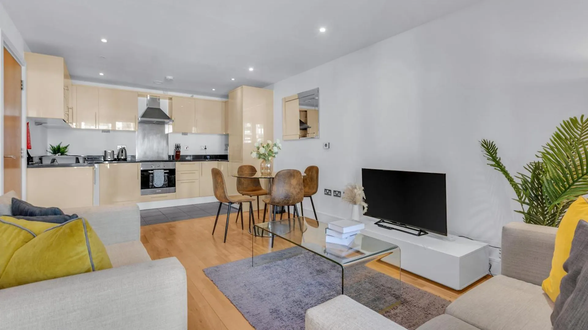 Mysquare Two Bedroom Serviced Apartment In Indescon Square London United Kingdom