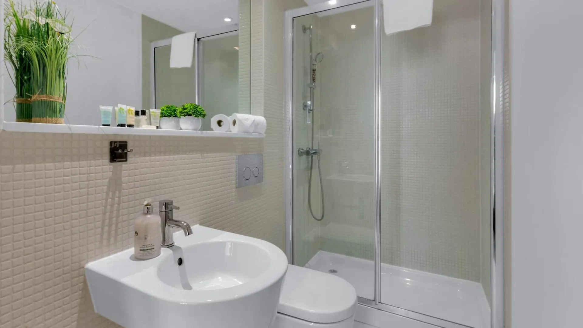 Mysquare Two Bedroom Serviced Apartment In Indescon Square London