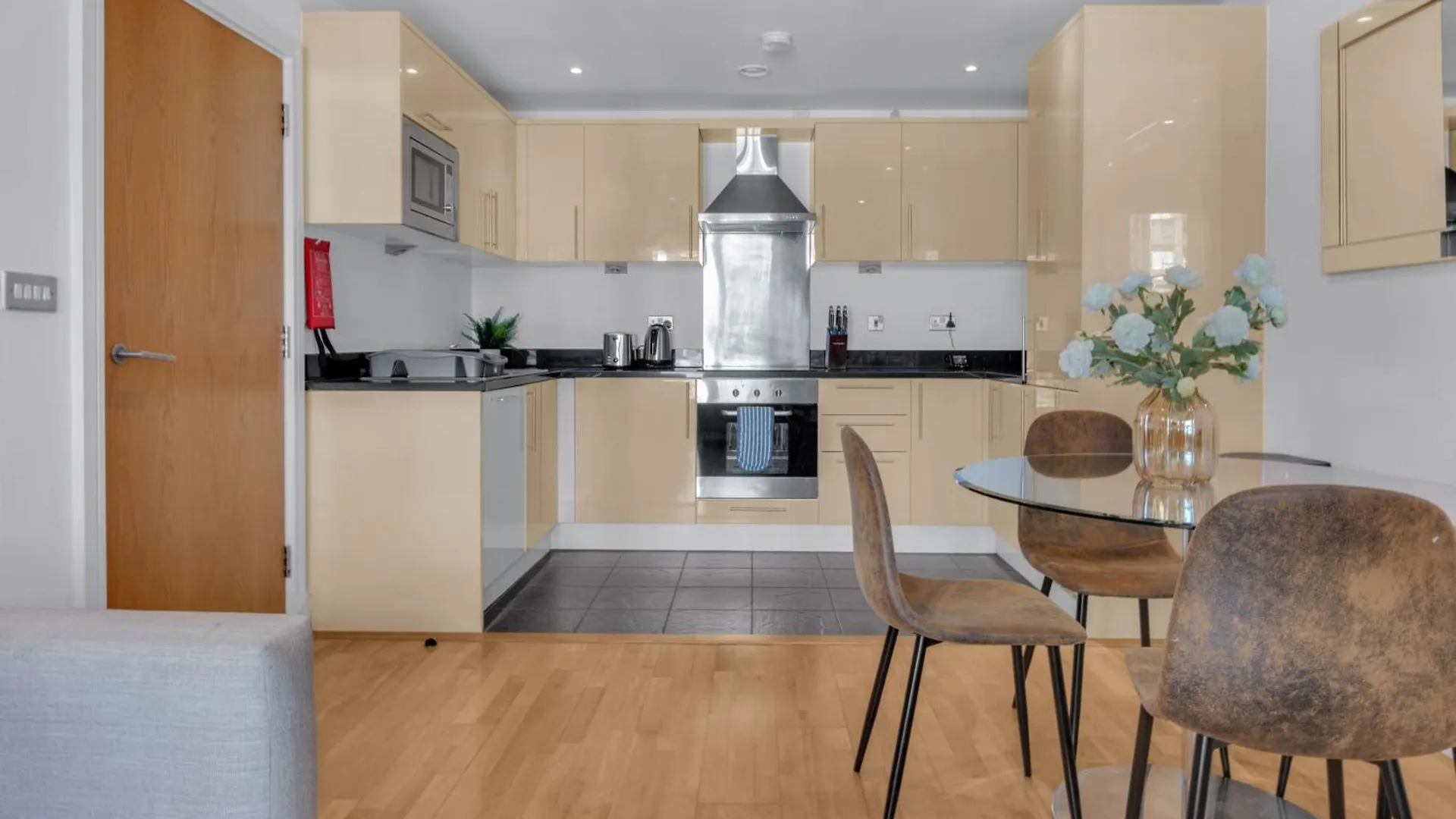Mysquare Two Bedroom Serviced Apartment In Indescon Square London