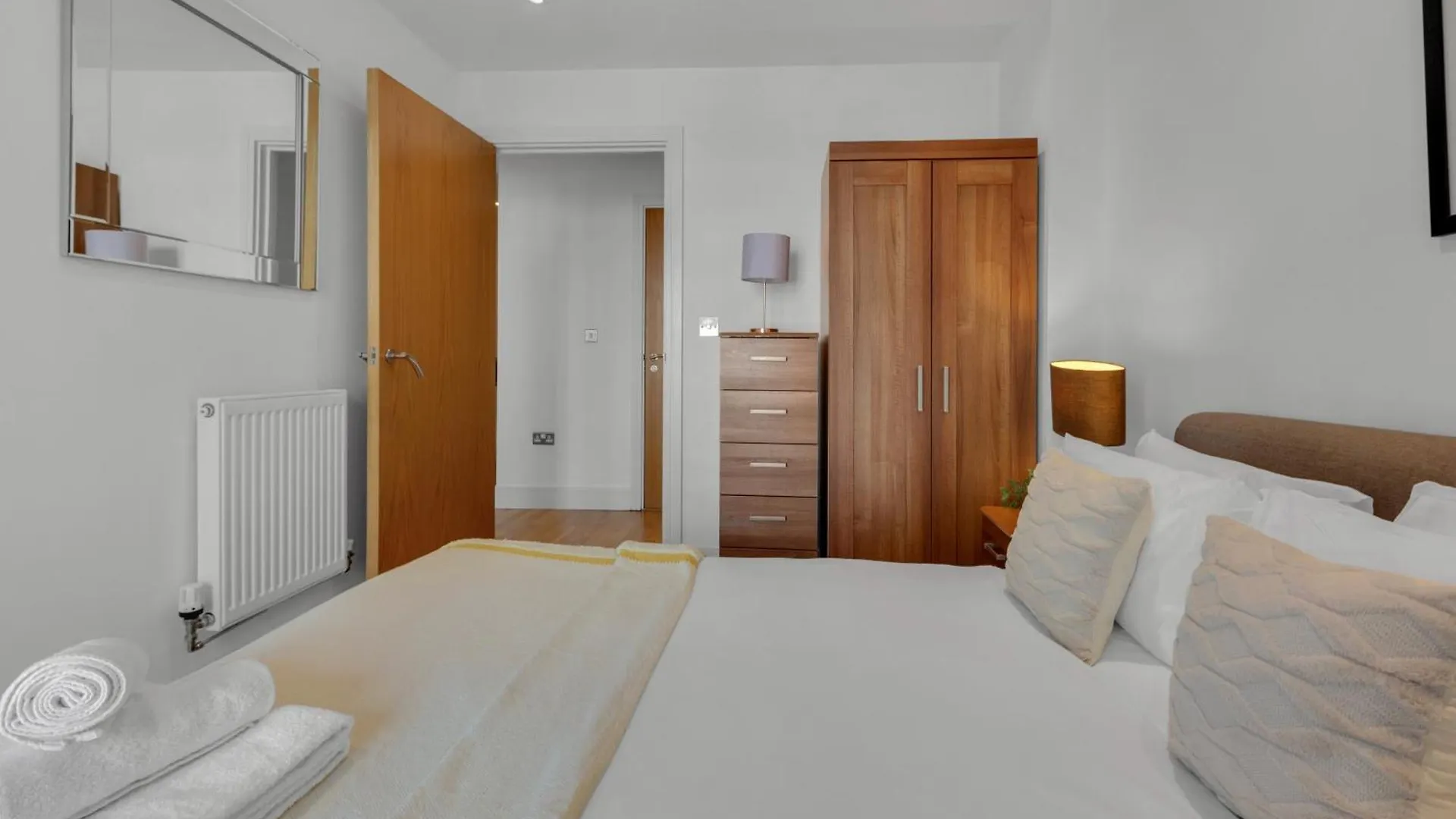 Mysquare Two Bedroom Serviced Apartment In Indescon Square London