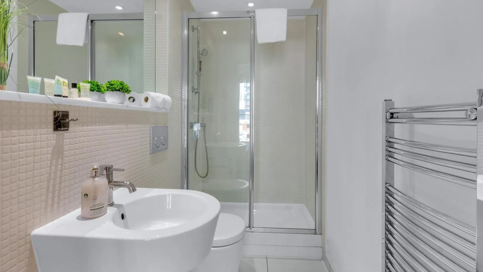 Mysquare Two Bedroom Serviced Apartment In Indescon Square London